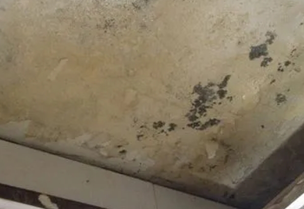 阳春阳台漏水维修公司分享下阳春卫生间渗水维修需要注意哪些问题。